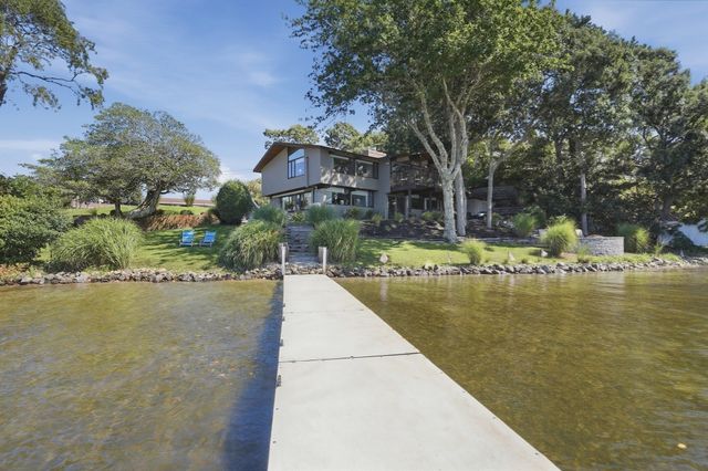 32 Eagle Hill Dr, Plymouth, MA 02360