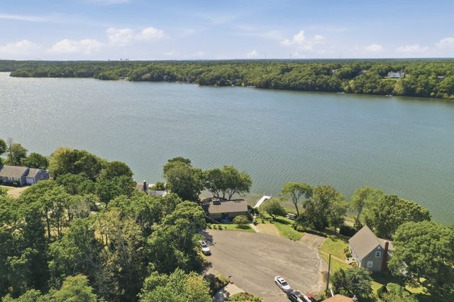 32 Eagle Hill Dr, Plymouth, MA 02360