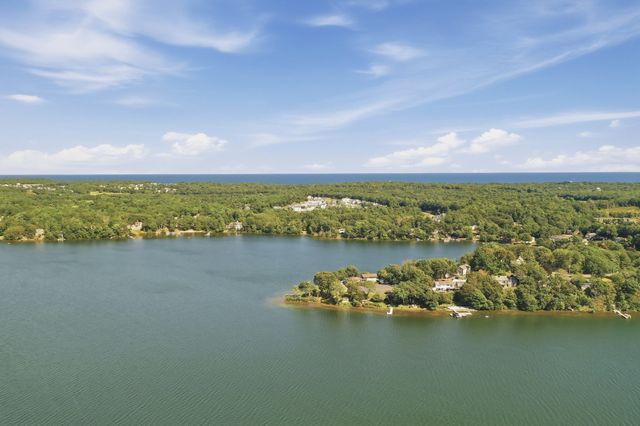 32 Eagle Hill Dr, Plymouth, MA 02360