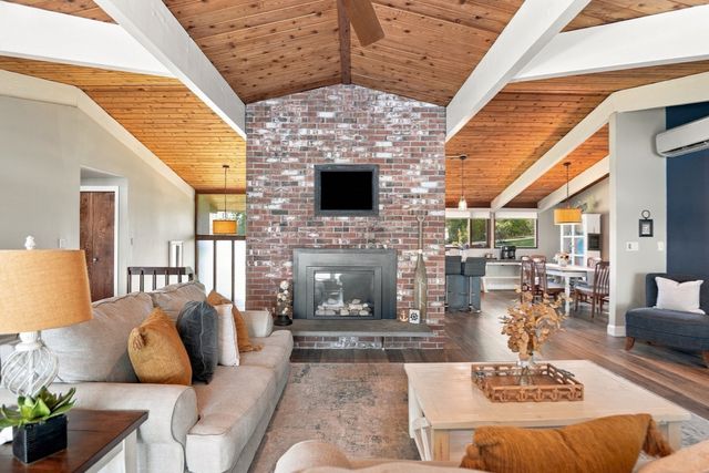 32 Eagle Hill Dr, Plymouth, MA 02360