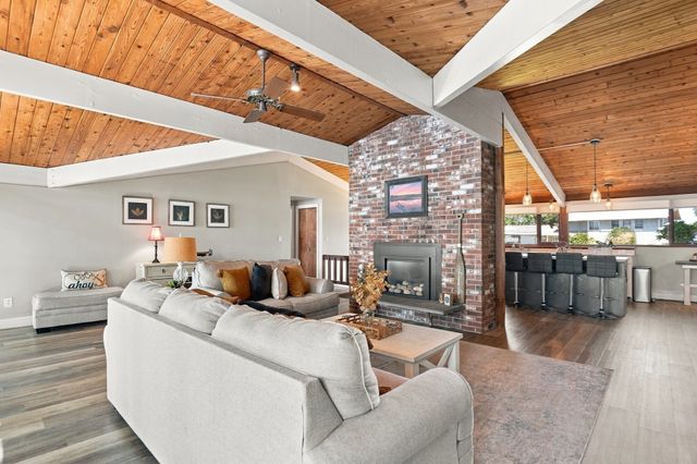 32 Eagle Hill Dr, Plymouth, MA 02360