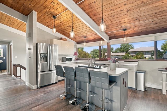 32 Eagle Hill Dr, Plymouth, MA 02360