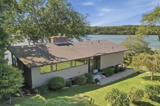 32 Eagle Hill Dr, Plymouth, MA 02360