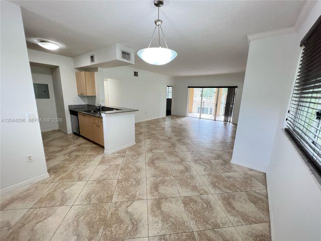 2490 Centergate Dr 207, Miramar, FL 33025
