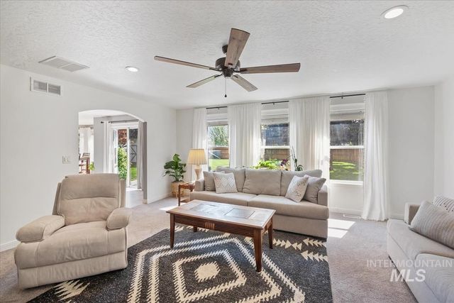 2706 S Chestnut St, Nampa, ID 83686