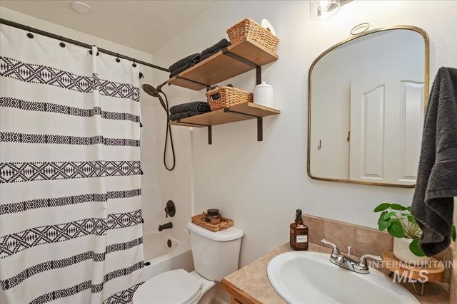 2706 S Chestnut St, Nampa, ID 83686