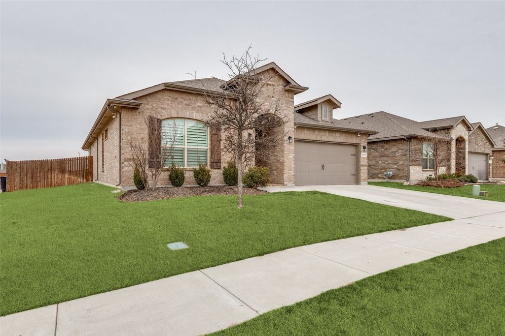2044 Sun Star Drive, Haslet, TX 76052