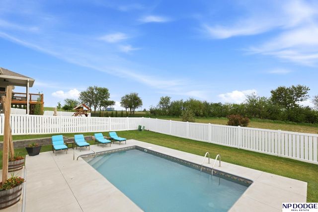 21733 K Street, Elkhorn, NE 68022