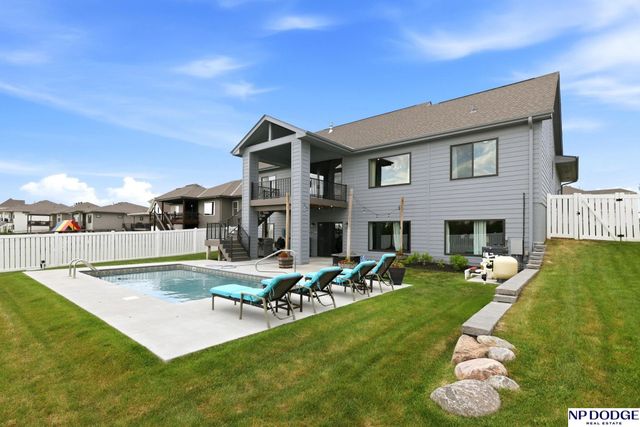 21733 K Street, Elkhorn, NE 68022