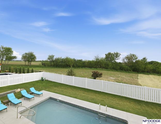 21733 K Street, Elkhorn, NE 68022