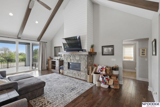 21733 K Street, Elkhorn, NE 68022