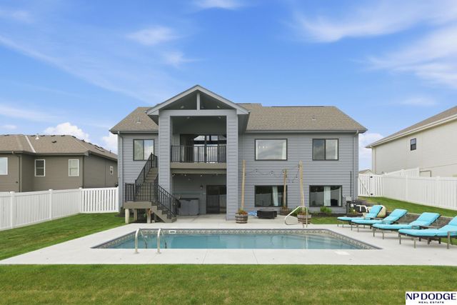 21733 K Street, Elkhorn, NE 68022