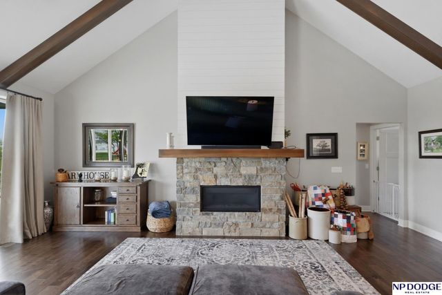 21733 K Street, Elkhorn, NE 68022