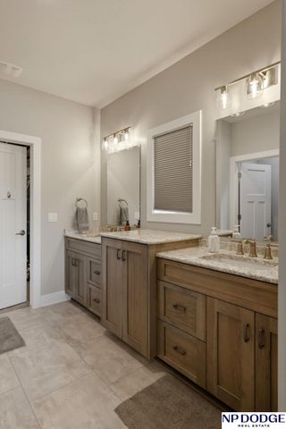 21733 K Street, Elkhorn, NE 68022