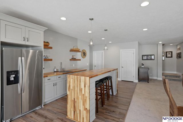 21733 K Street, Elkhorn, NE 68022