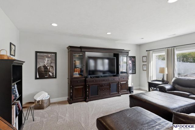 21733 K Street, Elkhorn, NE 68022