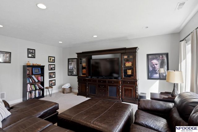 21733 K Street, Elkhorn, NE 68022