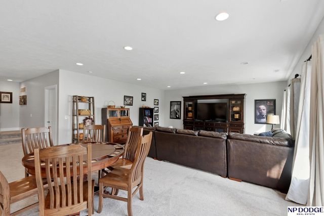 21733 K Street, Elkhorn, NE 68022