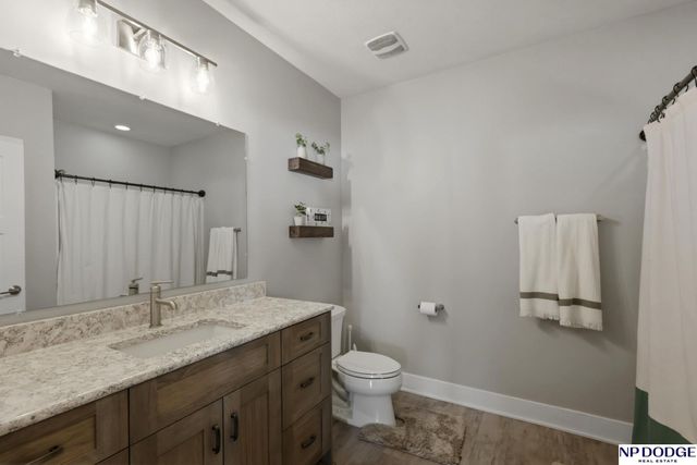 21733 K Street, Elkhorn, NE 68022