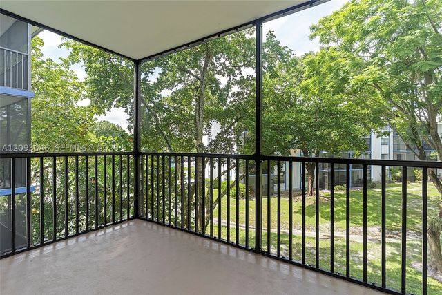 6001 N Falls Cir Dr 309, Lauderhill, FL 33319