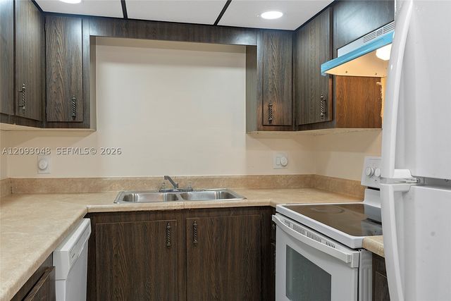 6001 N Falls Cir Dr 309, Lauderhill, FL 33319