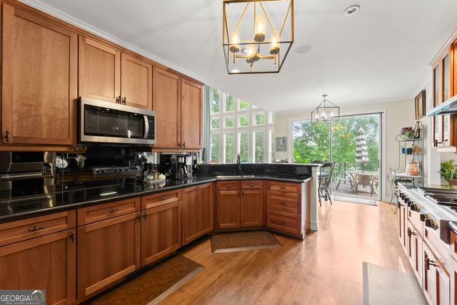 2819 Point Overlook, Gainesville, GA 30501