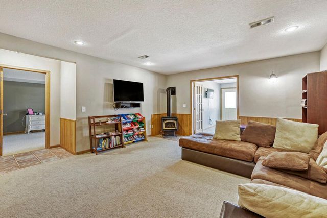 2334 Manuela Drive, Chaska, MN 55318