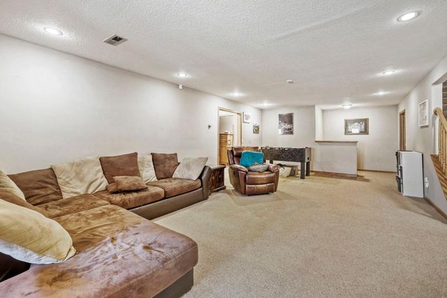 2334 Manuela Drive, Chaska, MN 55318
