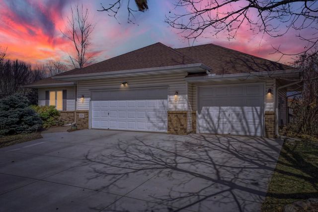 2334 Manuela Drive, Chaska, MN 55318