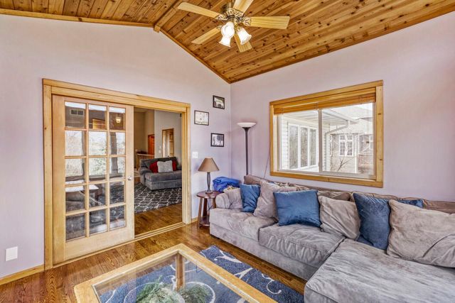 2334 Manuela Drive, Chaska, MN 55318