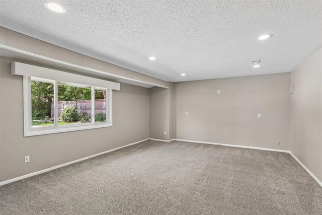 4905 SW 18th Street, Des Moines, IA 50315