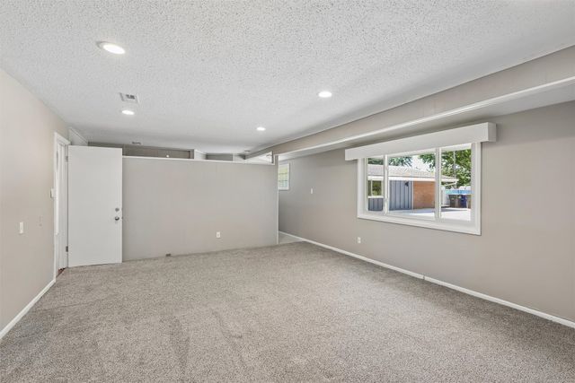 4905 SW 18th Street, Des Moines, IA 50315