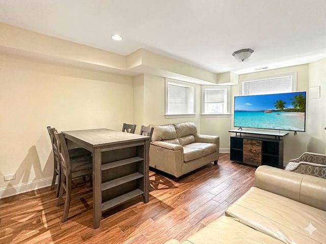 7611 N Sheridan Road GS, Chicago, IL 60626