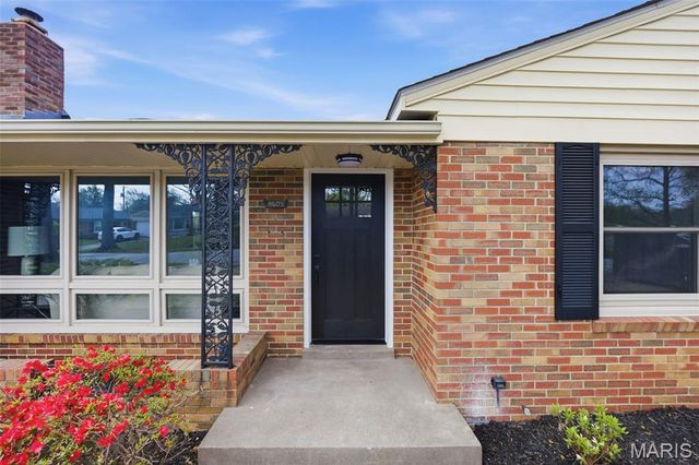 8609 Mayflower Court, University City, MO 63132