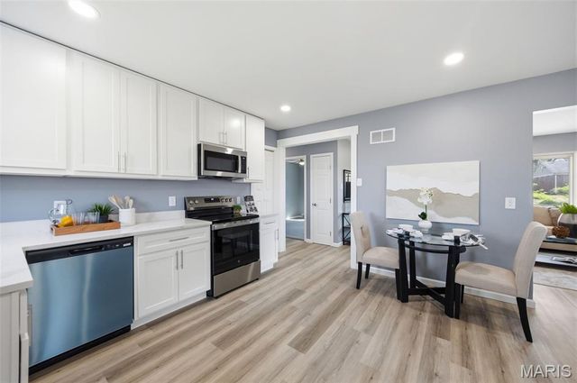 8609 Mayflower Court, University City, MO 63132