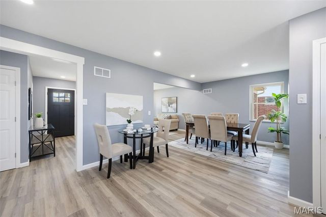 8609 Mayflower Court, University City, MO 63132