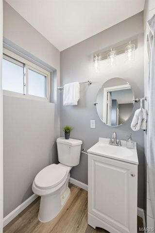 8609 Mayflower Court, University City, MO 63132