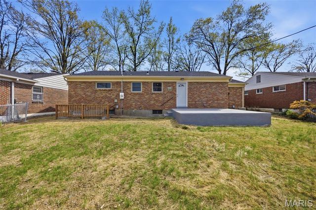 8609 Mayflower Court, University City, MO 63132