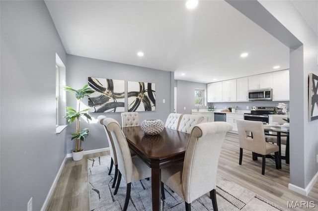 8609 Mayflower Court, University City, MO 63132