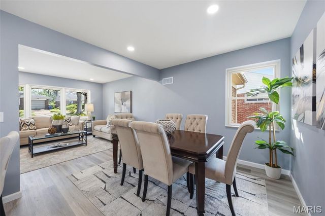 8609 Mayflower Court, University City, MO 63132