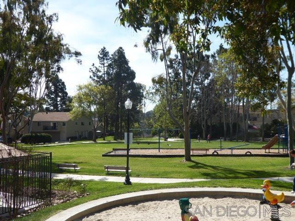 Image 10 of property listing at 8090 Camino Kiosco, San Diego, CA 92122