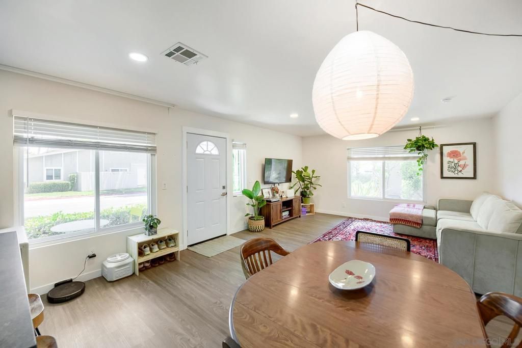 Image 2 of property listing at 8090 Camino Kiosco, San Diego, CA 92122