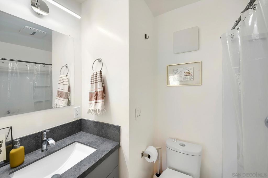 Image 21 of property listing at 8090 Camino Kiosco, San Diego, CA 92122