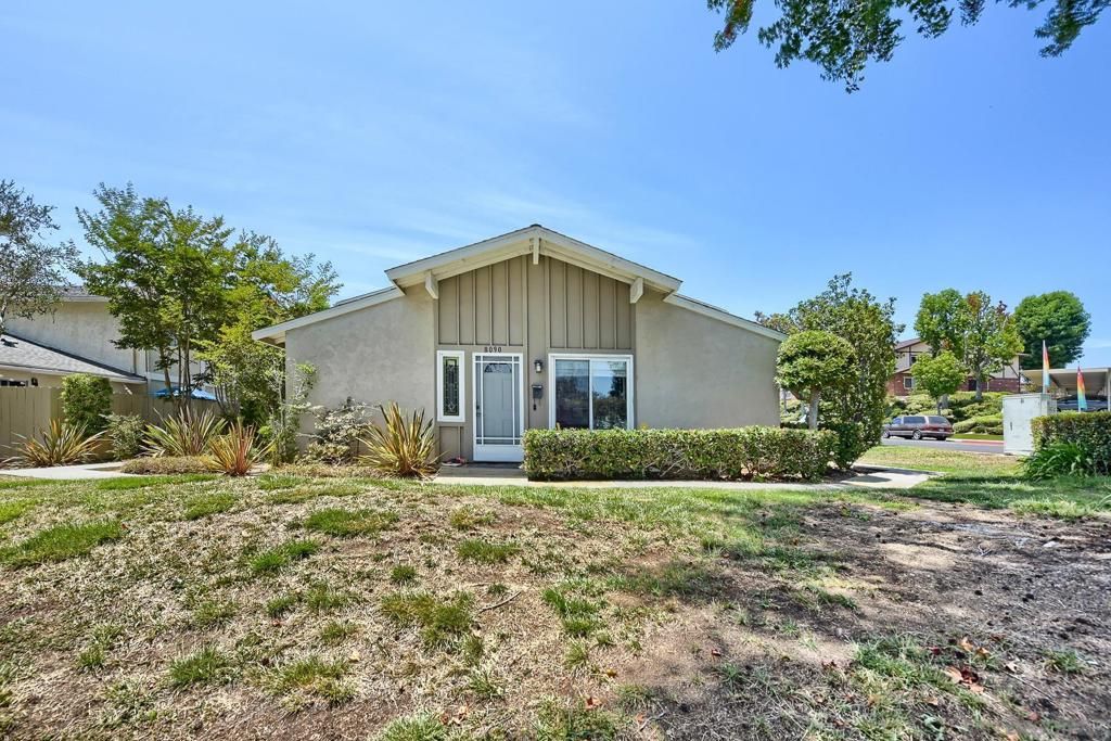 Image 5 of property listing at 8090 Camino Kiosco, San Diego, CA 92122
