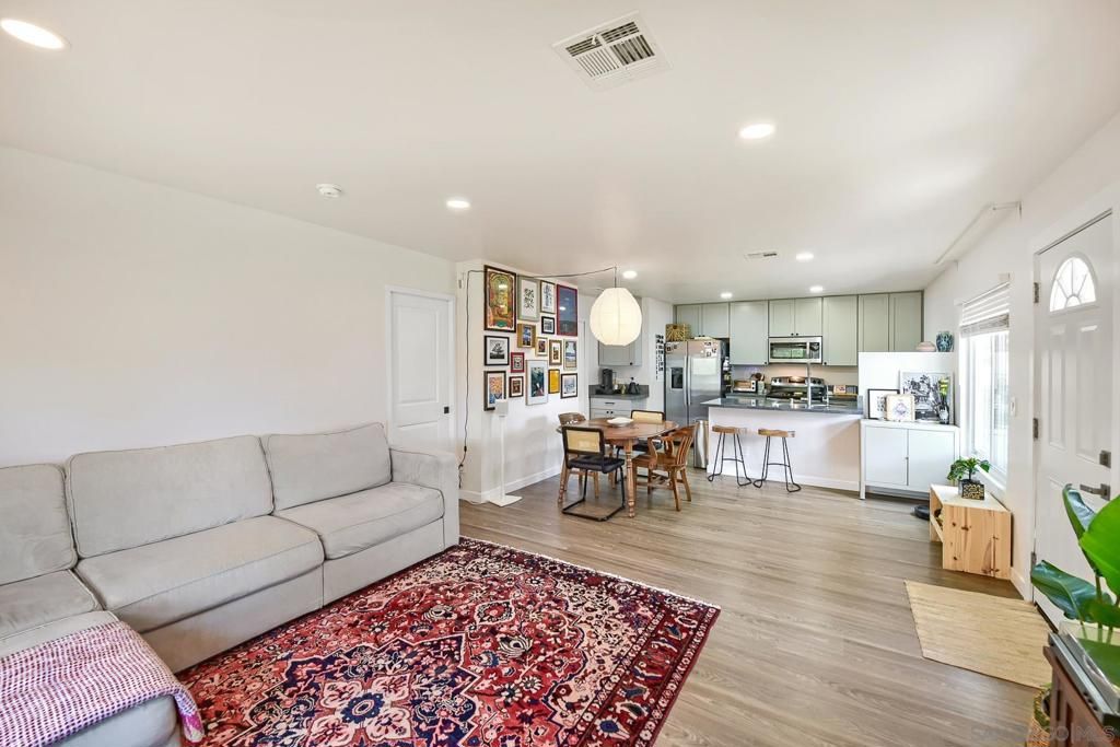 Image 9 of property listing at 8090 Camino Kiosco, San Diego, CA 92122
