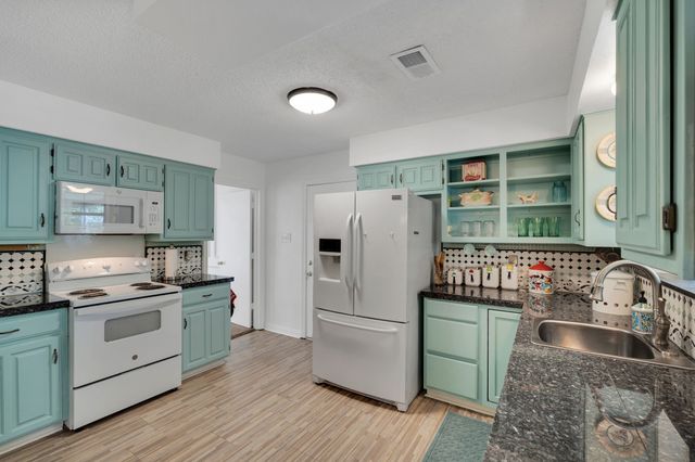 1647 E Pleasant Drive, Midlothian, TX 76065