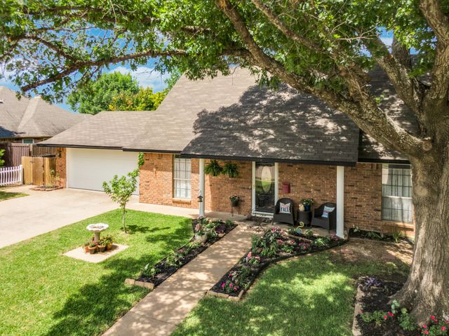 1647 E Pleasant Drive, Midlothian, TX 76065