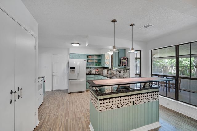 1647 E Pleasant Drive, Midlothian, TX 76065