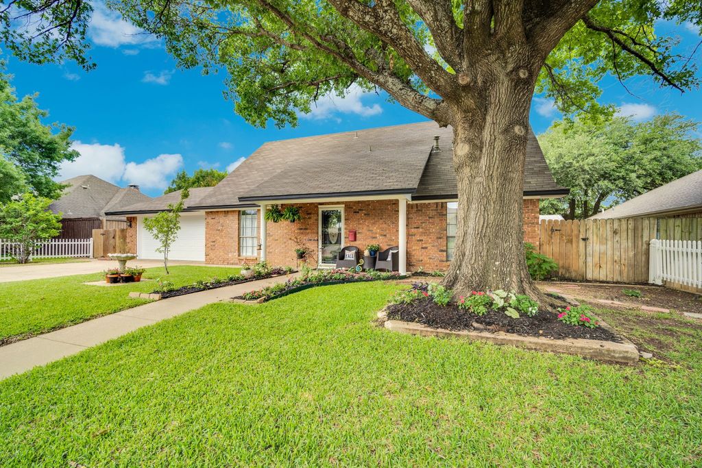 1647 E Pleasant Drive, Midlothian, TX 76065