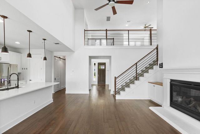 829 Dayridge DR, Dripping Springs, TX 78620